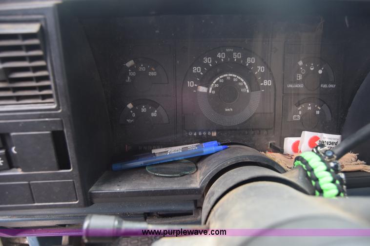 image for item L1063 1988 Chevrolet 1500 Ext. Cab pickup truck