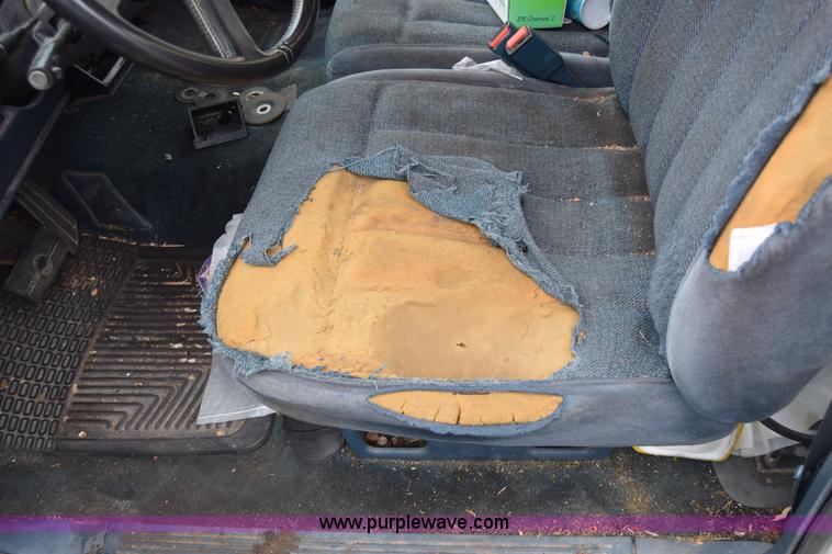 image for item L1063 1988 Chevrolet 1500 Ext. Cab pickup truck