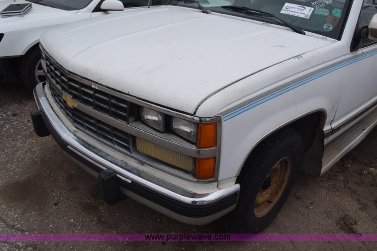 image for item L1063 1988 Chevrolet 1500 Ext. Cab pickup truck