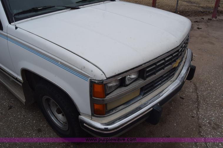 image for item L1063 1988 Chevrolet 1500 Ext. Cab pickup truck