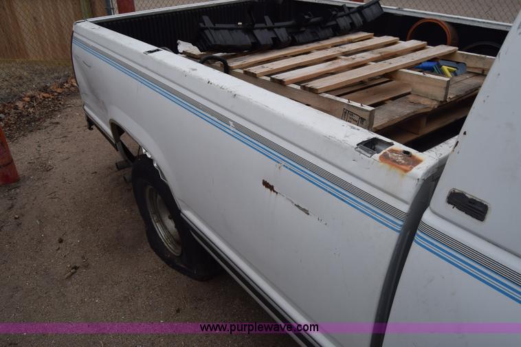 image for item L1063 1988 Chevrolet 1500 Ext. Cab pickup truck