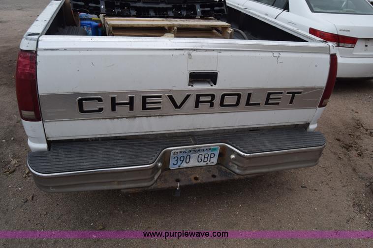 image for item L1063 1988 Chevrolet 1500 Ext. Cab pickup truck