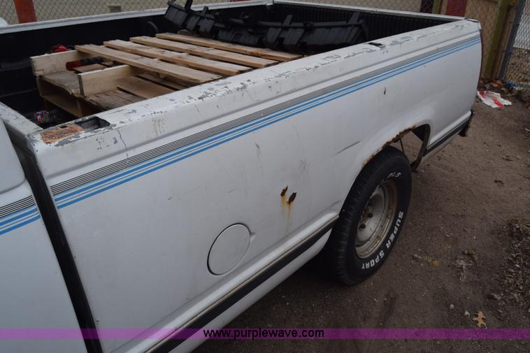 image for item L1063 1988 Chevrolet 1500 Ext. Cab pickup truck