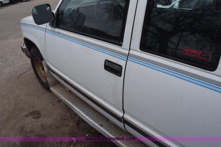 image for item L1063 1988 Chevrolet 1500 Ext. Cab pickup truck