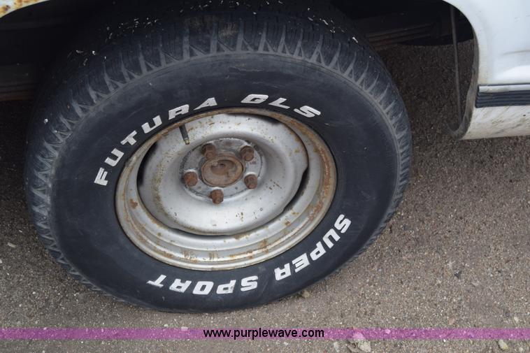 image for item L1063 1988 Chevrolet 1500 Ext. Cab pickup truck