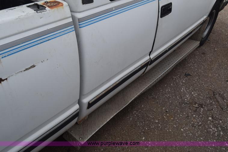 image for item L1063 1988 Chevrolet 1500 Ext. Cab pickup truck