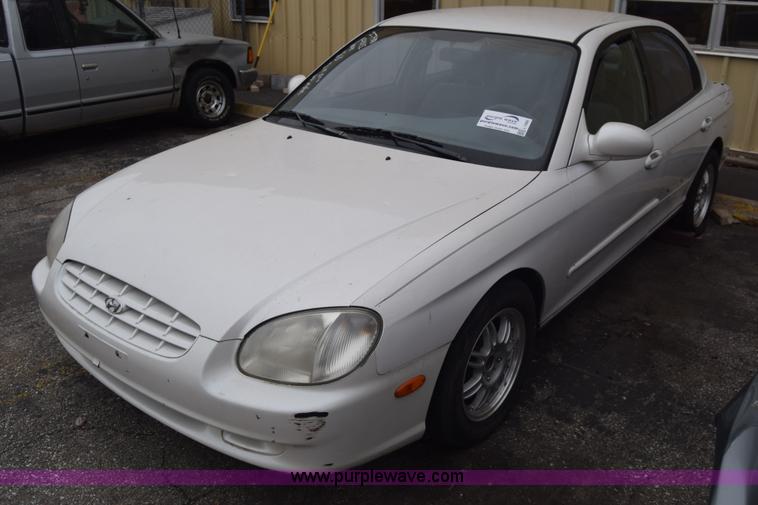image for item L1066 2001 Hyundai Sonata
