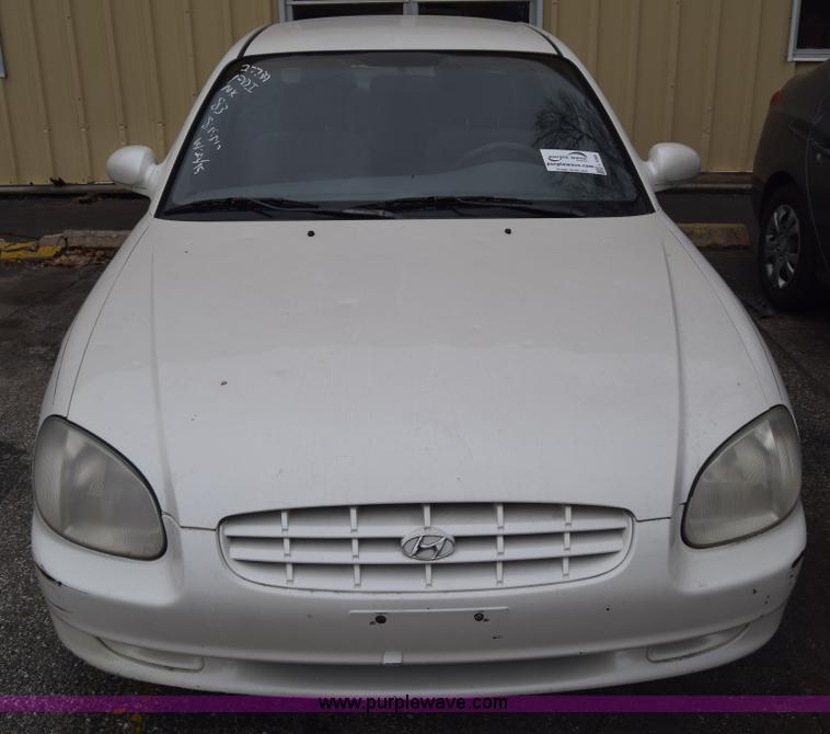 image for item L1066 2001 Hyundai Sonata