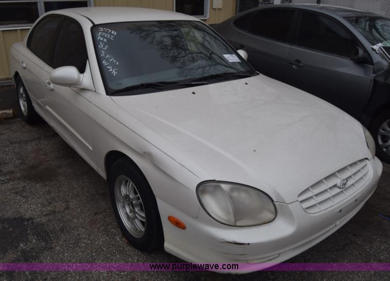 image for item L1066 2001 Hyundai Sonata