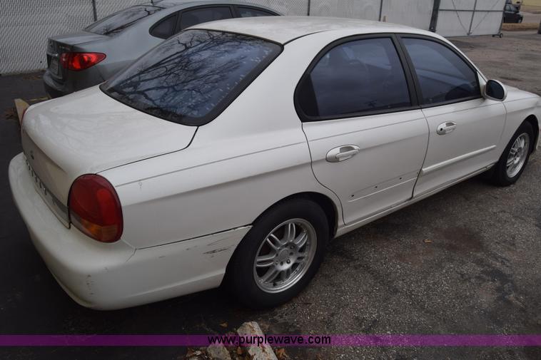 image for item L1066 2001 Hyundai Sonata