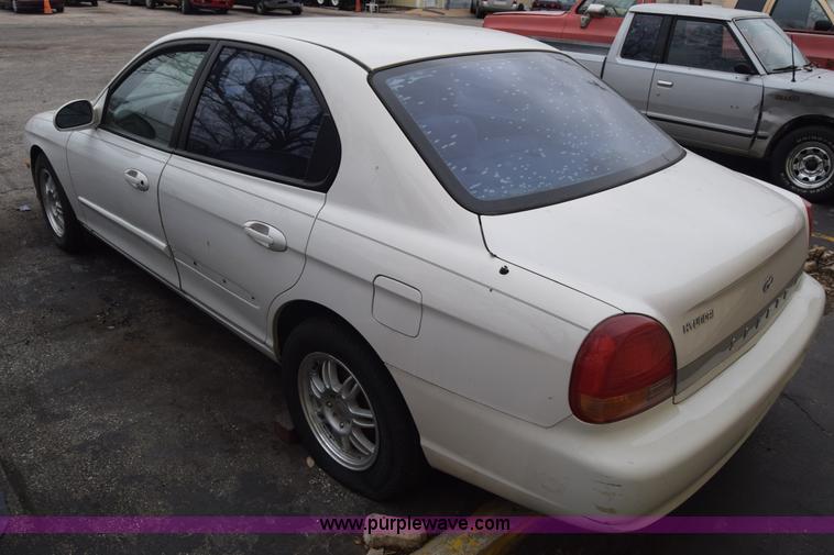 image for item L1066 2001 Hyundai Sonata