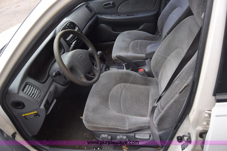 image for item L1066 2001 Hyundai Sonata