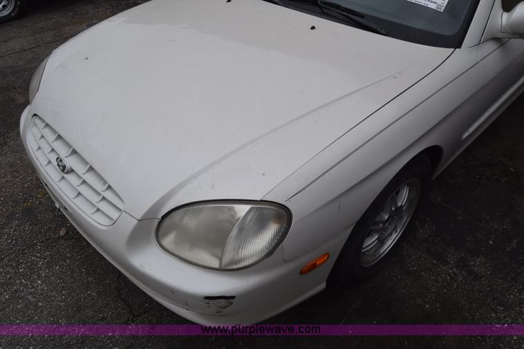 image for item L1066 2001 Hyundai Sonata