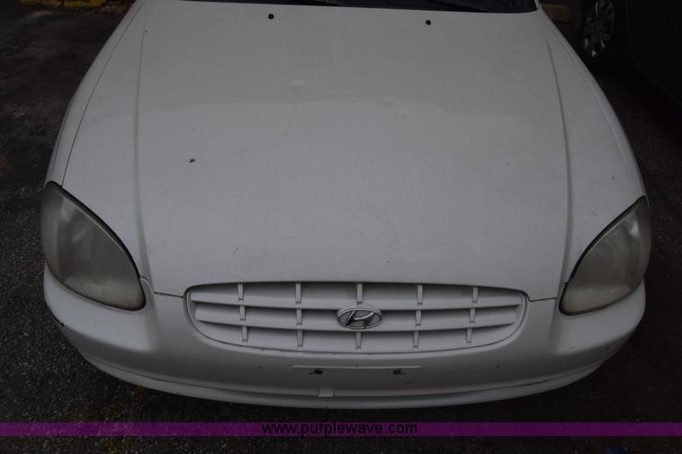 image for item L1066 2001 Hyundai Sonata