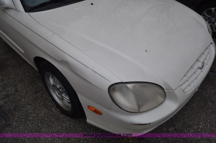 image for item L1066 2001 Hyundai Sonata