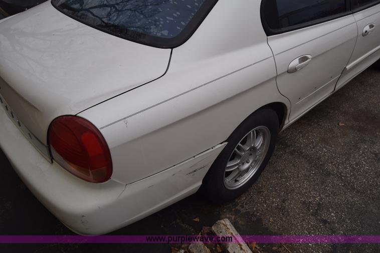 image for item L1066 2001 Hyundai Sonata
