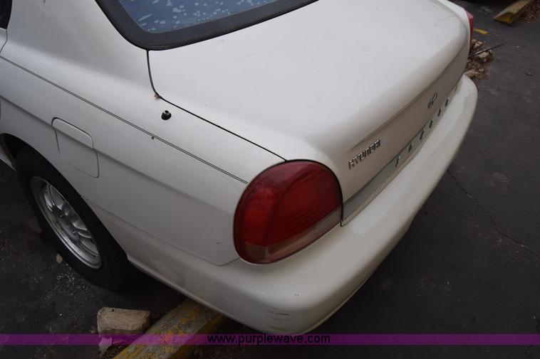 image for item L1066 2001 Hyundai Sonata