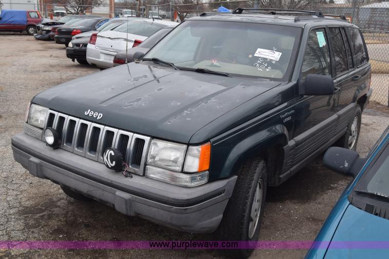 image for item L1068 1995 Jeep Grand Cherokee SE SUV