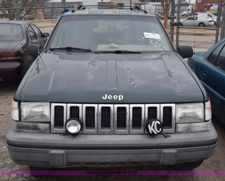 image for item L1068 1995 Jeep Grand Cherokee SE SUV