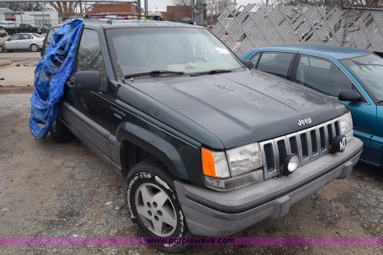 image for item L1068 1995 Jeep Grand Cherokee SE SUV