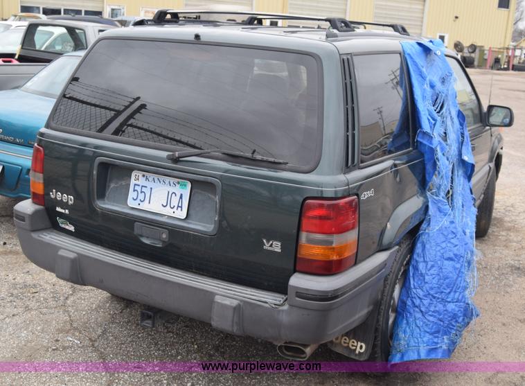 image for item L1068 1995 Jeep Grand Cherokee SE SUV