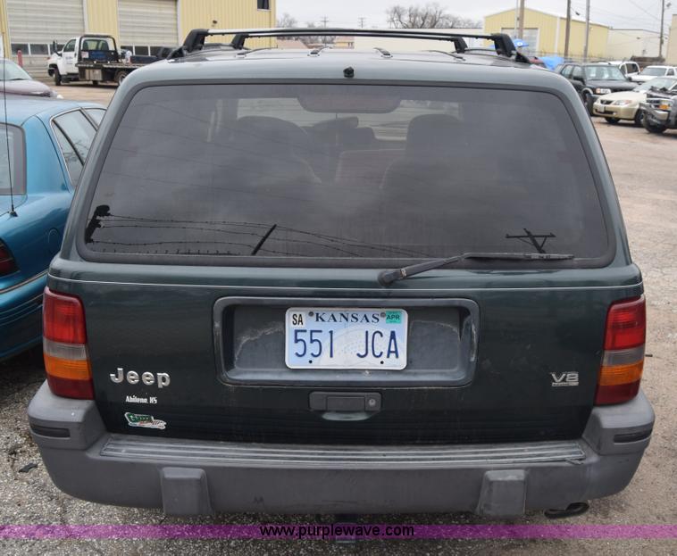 image for item L1068 1995 Jeep Grand Cherokee SE SUV