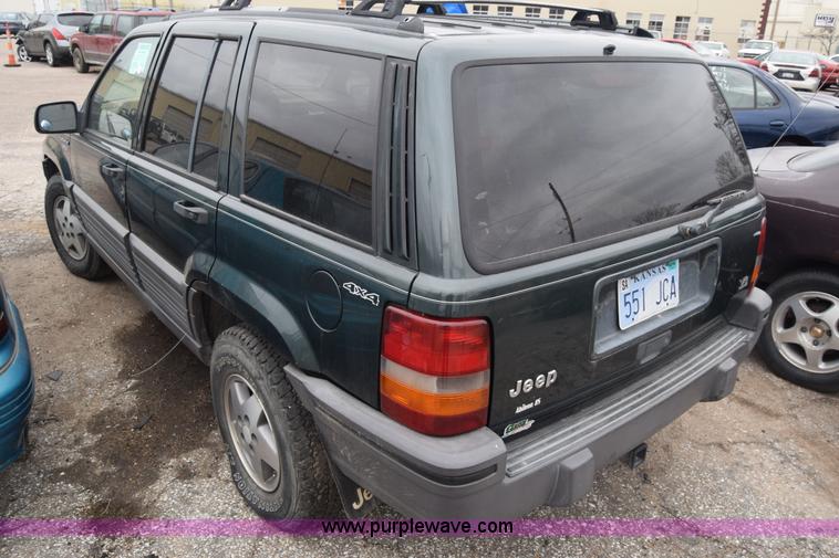 image for item L1068 1995 Jeep Grand Cherokee SE SUV
