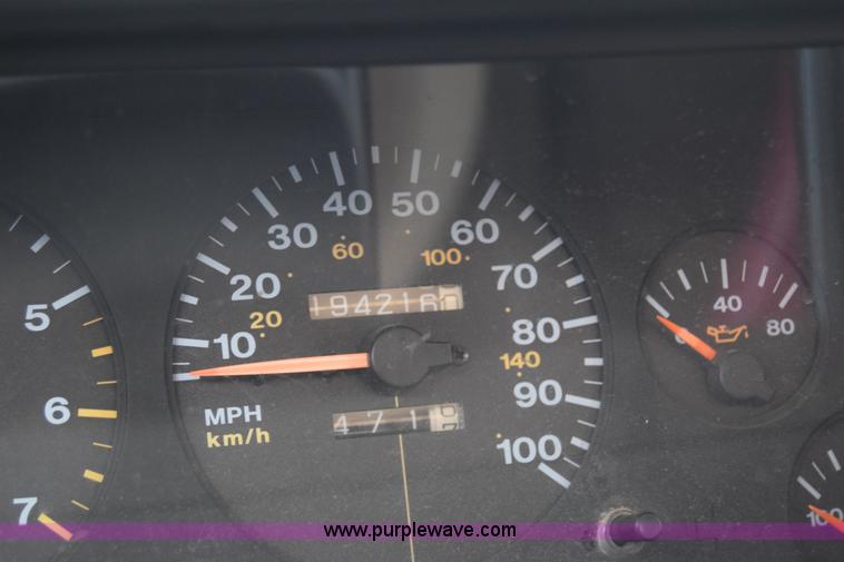 image for item L1068 1995 Jeep Grand Cherokee SE SUV