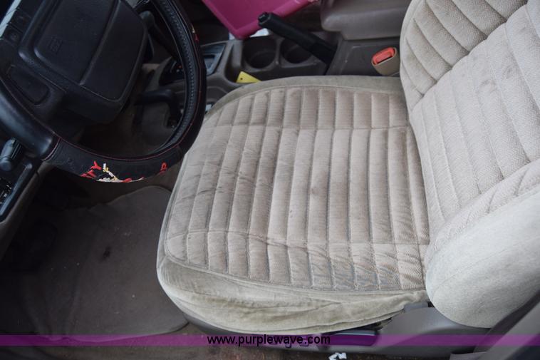 image for item L1068 1995 Jeep Grand Cherokee SE SUV