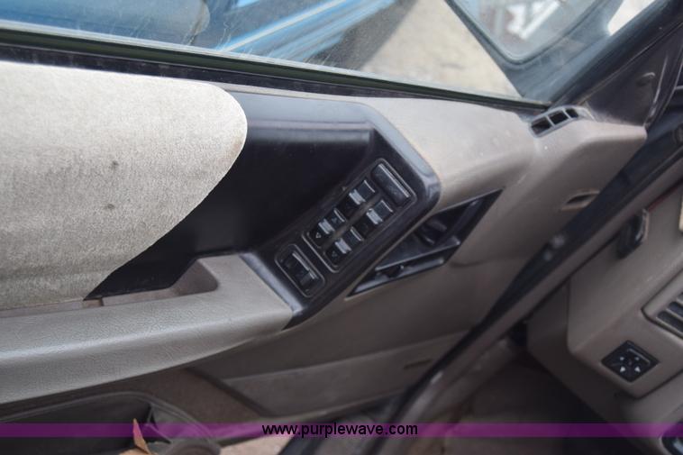 image for item L1068 1995 Jeep Grand Cherokee SE SUV