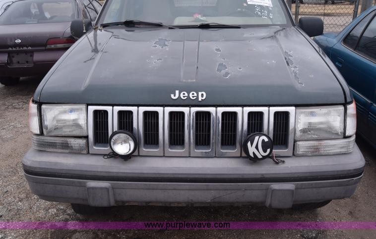 image for item L1068 1995 Jeep Grand Cherokee SE SUV