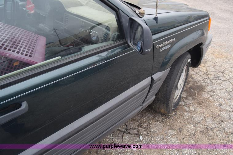 image for item L1068 1995 Jeep Grand Cherokee SE SUV