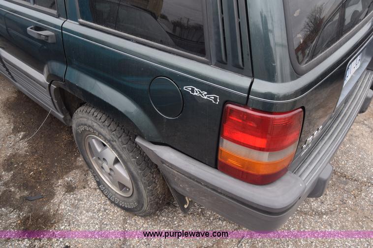 image for item L1068 1995 Jeep Grand Cherokee SE SUV