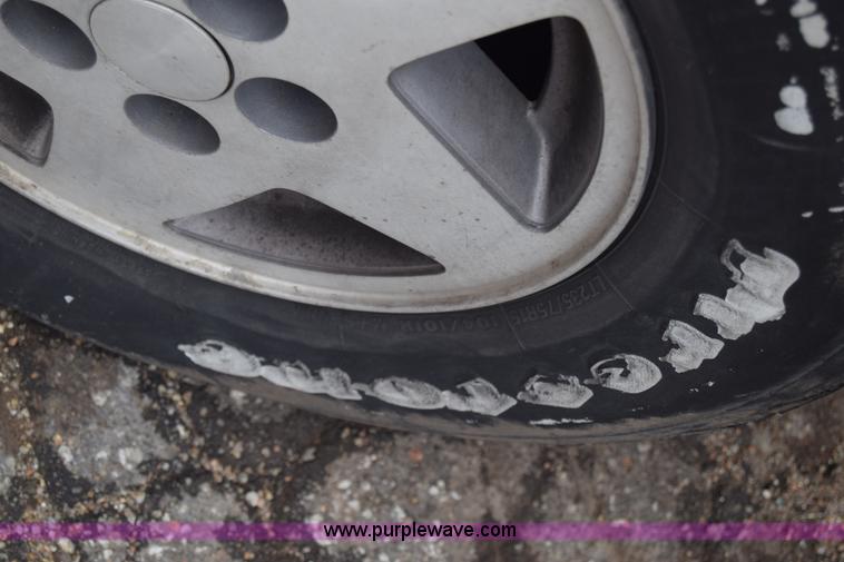 image for item L1068 1995 Jeep Grand Cherokee SE SUV