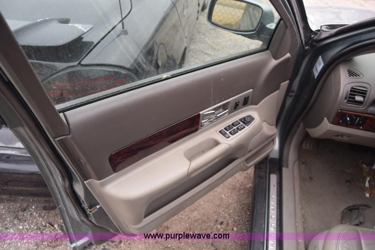 image for item L1069 2004 Lincoln LS