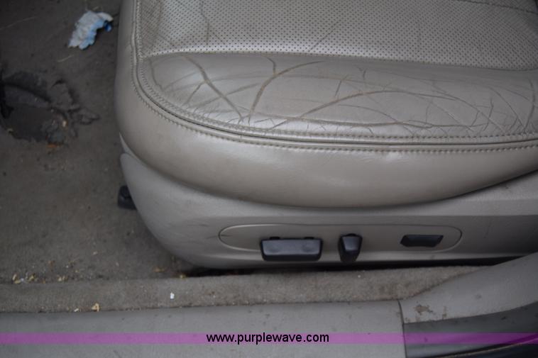 image for item L1069 2004 Lincoln LS