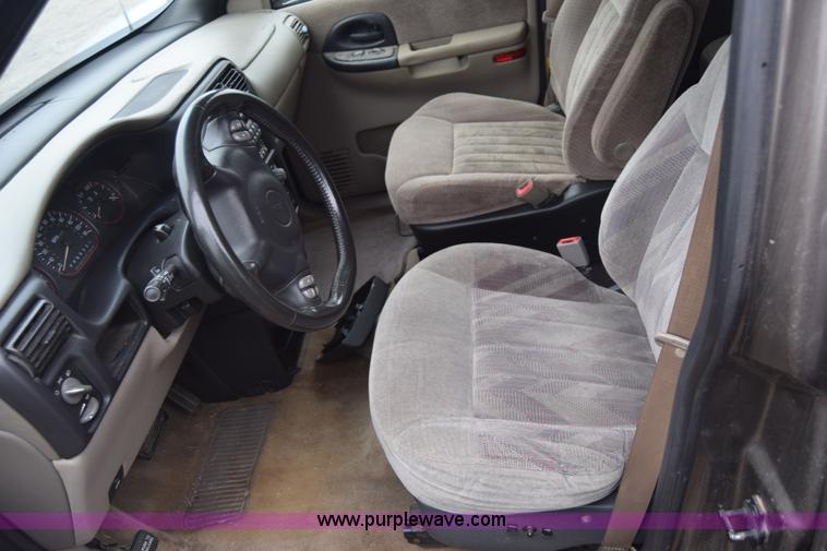 image for item L1071 2002 Pontiac Montana van