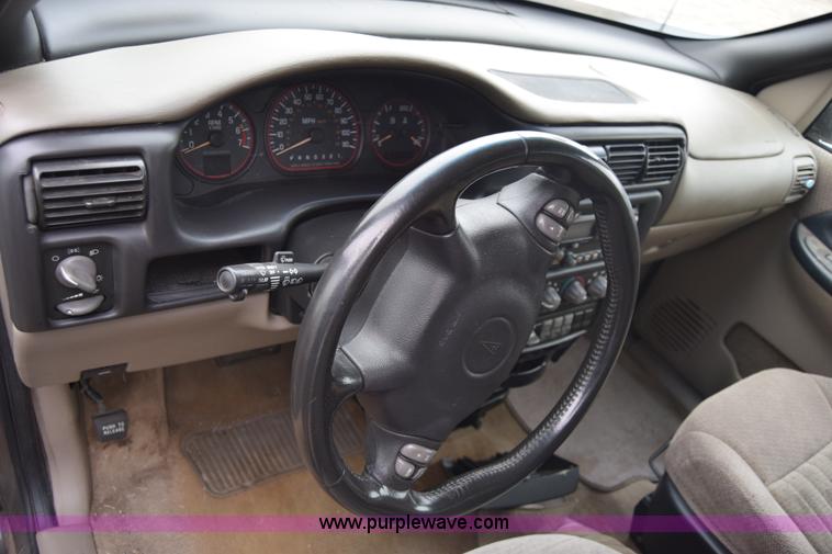 image for item L1071 2002 Pontiac Montana van