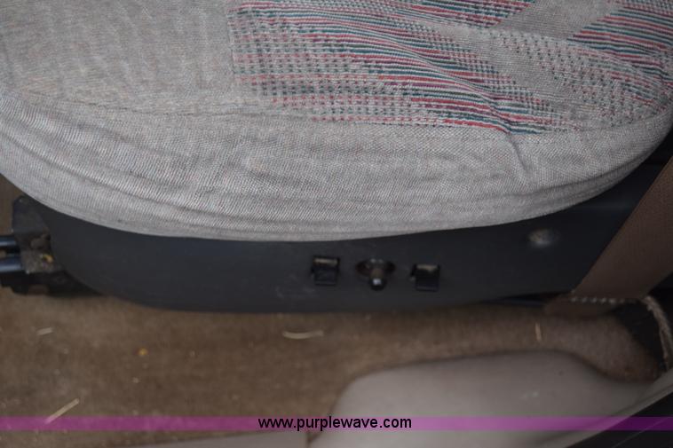 image for item L1071 2002 Pontiac Montana van