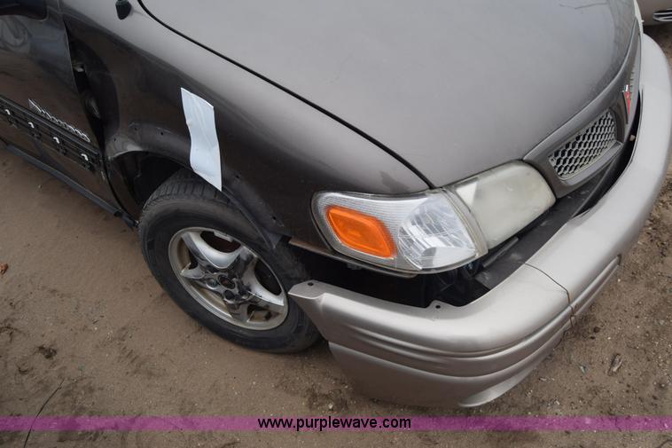image for item L1071 2002 Pontiac Montana van
