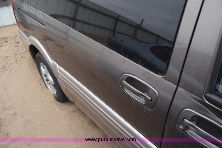 image for item L1071 2002 Pontiac Montana van