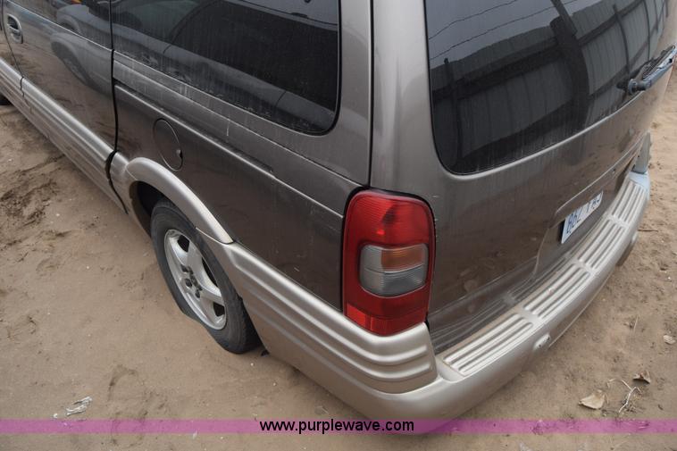 image for item L1071 2002 Pontiac Montana van