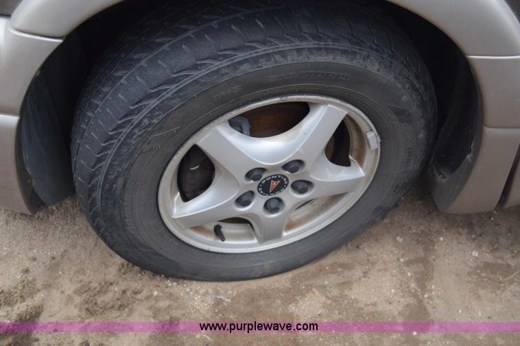 image for item L1071 2002 Pontiac Montana van