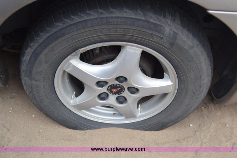 image for item L1071 2002 Pontiac Montana van