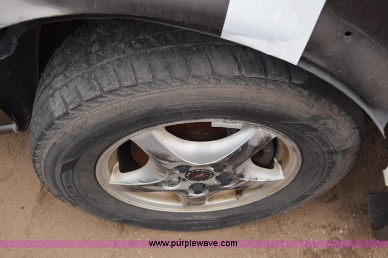 image for item L1071 2002 Pontiac Montana van