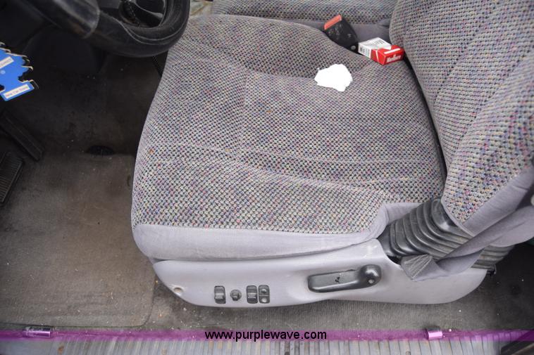 image for item L1072 1998 Dodge Ram 1500 Quad Cab pickup truck