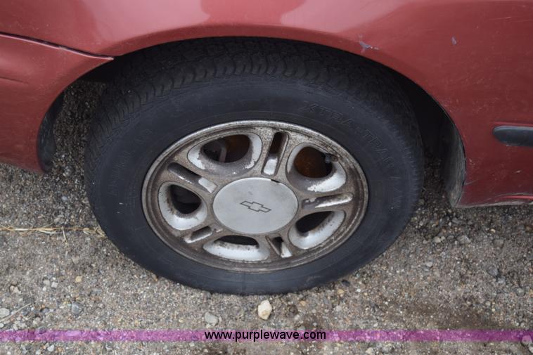 image for item L1074 1998 Chevrolet Prizm Lsi