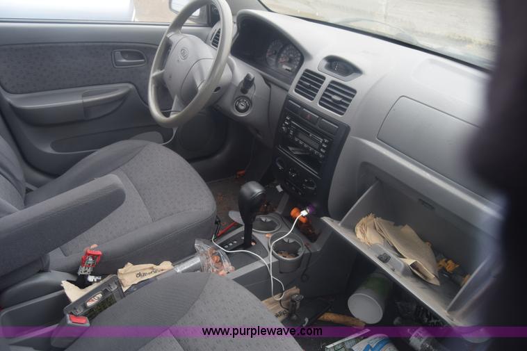 image for item L1076 2004 Kia Rio