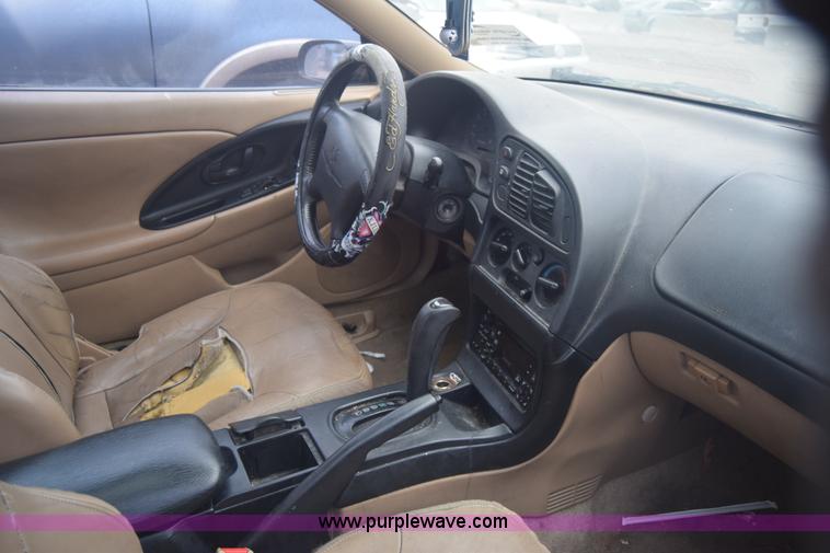 image for item L1077 1999 Dodge Avenger ES