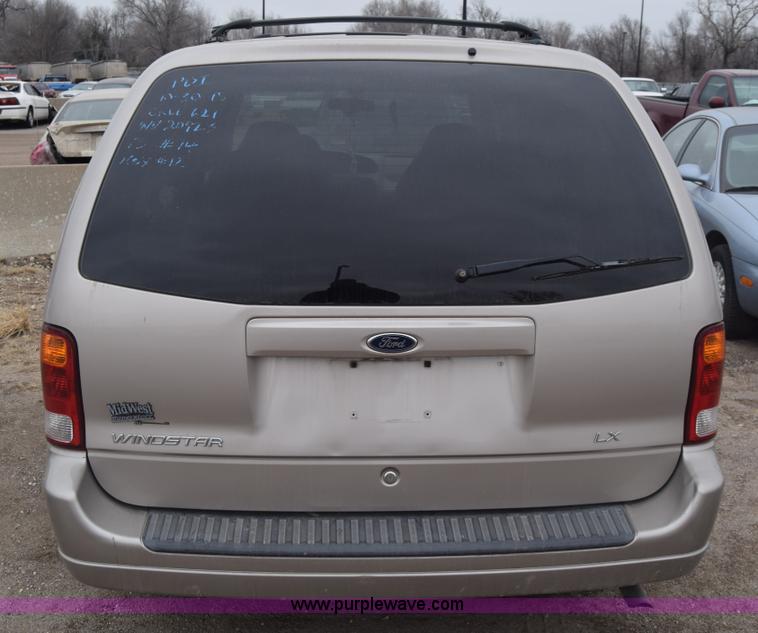 image for item L1083 2002 Ford Windstar van
